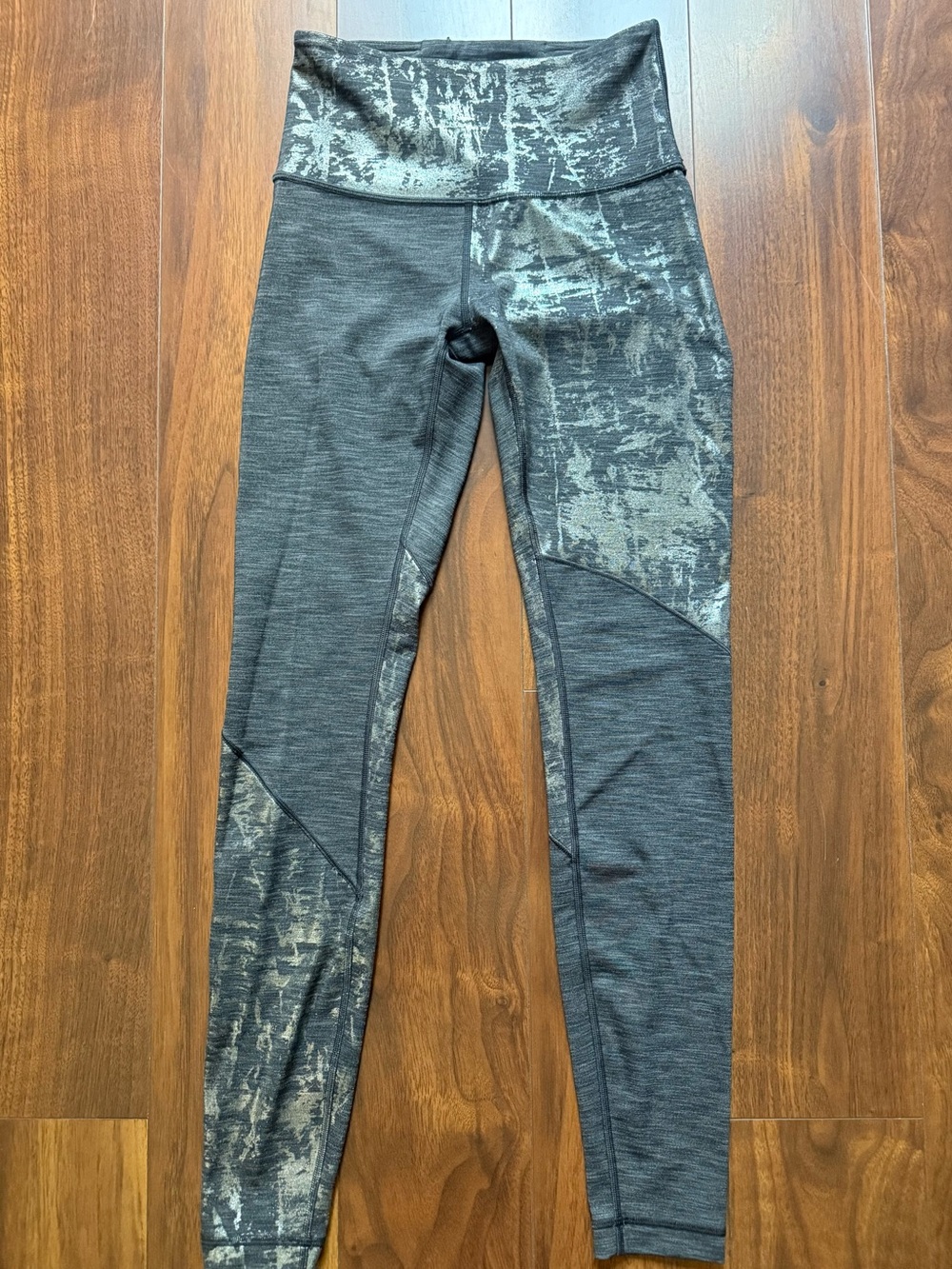 Lululemon Gray and Silver Foil Workout High Waisted Leggings / 4 / EUC!